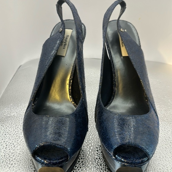 Simply Vera Wang high heels. Navy blue patent leather. Size 9 1/2. 5 1/2 heels.‌ - Picture 1 of 9